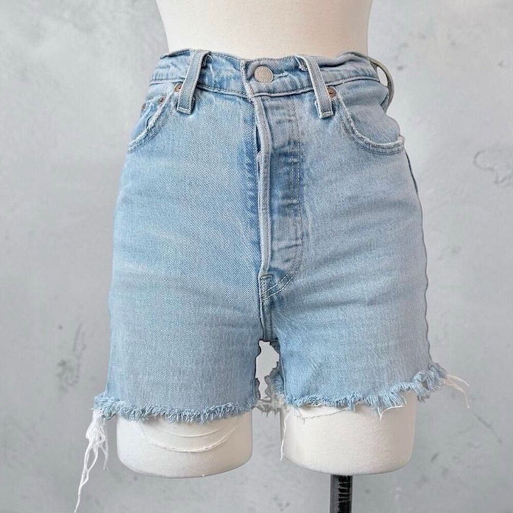 Levi’s Ribcage Cut Off Shorts Denim Jeans Light Wash 26”